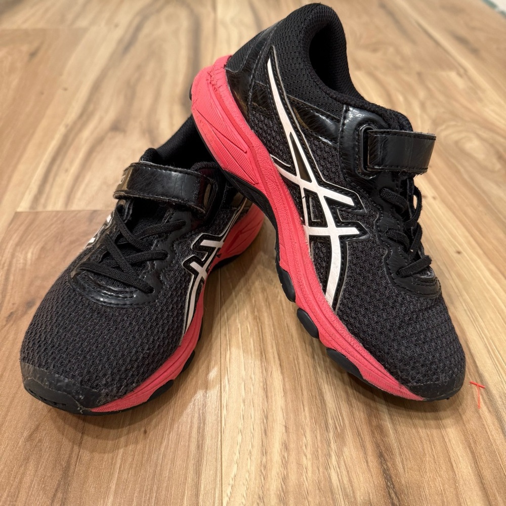 ASICS Kids Black and Red Sneakers